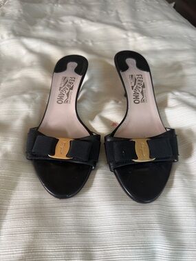 Salvatore Ferragamo Black Grosgrain Vara Bow Slide Mules with Gold Plaque